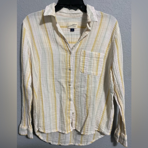 Universal Thread : 100% Cotton Women’s Button Down - Picture 2 of 11